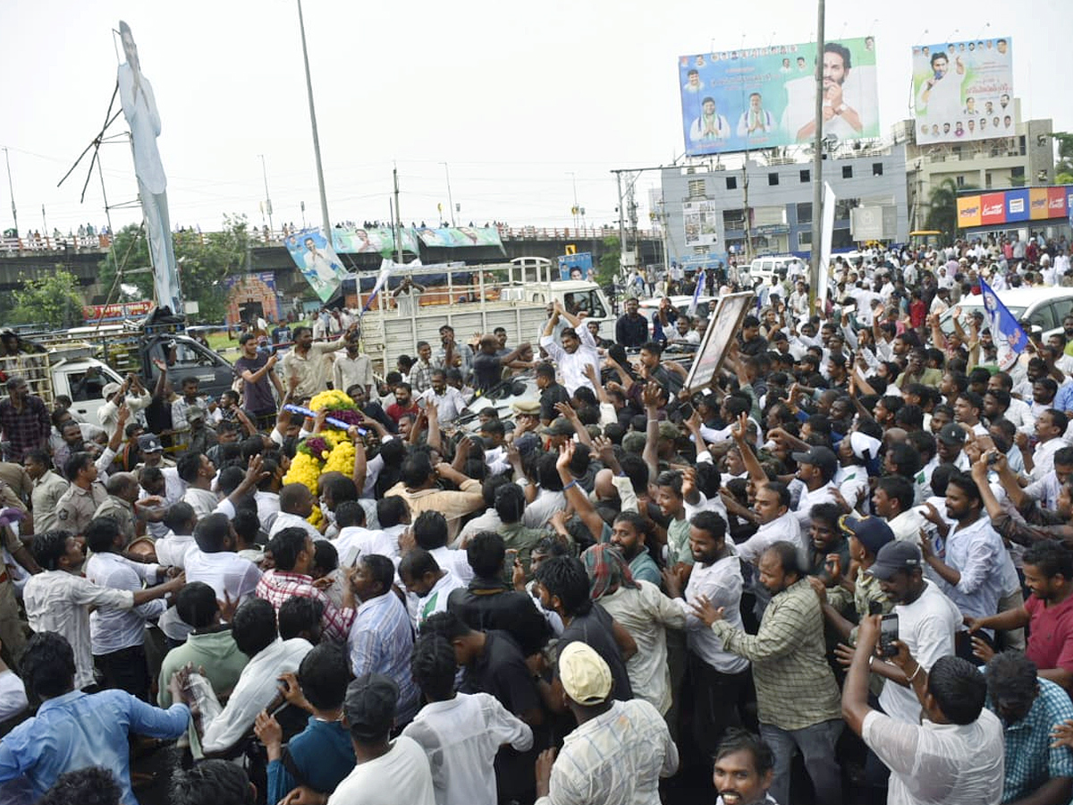 YS Jagan Narsipatnam Tour On Medical Colleges Privatization Photos27