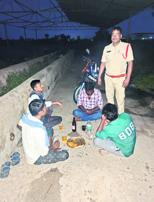 బెల్ట్ తీస్తున్నారు! 1