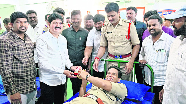 పెద్దమ్మతల్లికి పంచామృతాభిషేకం1