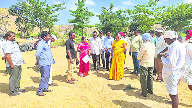 ధాన్యం కొనుగోలు కేంద్రం సందర్శన1