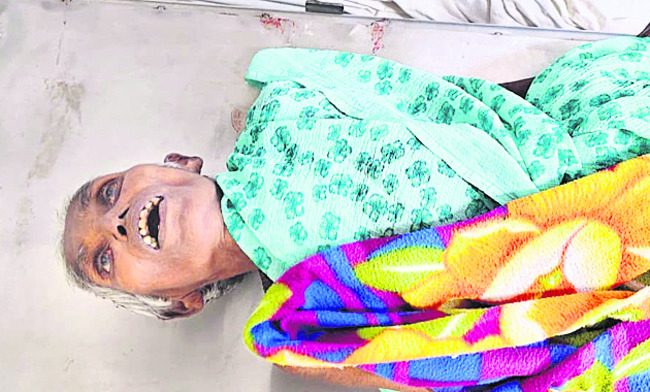 ఎకై ్సజ్ స్టేషన్ ఎదుట యువకుడి ఆత్మహత్యాత్నం 6