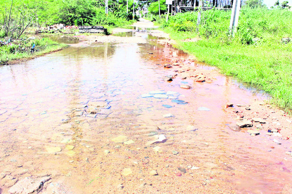 రోడ్లు ఛిద్రం..ప్రయాణం నరకం4