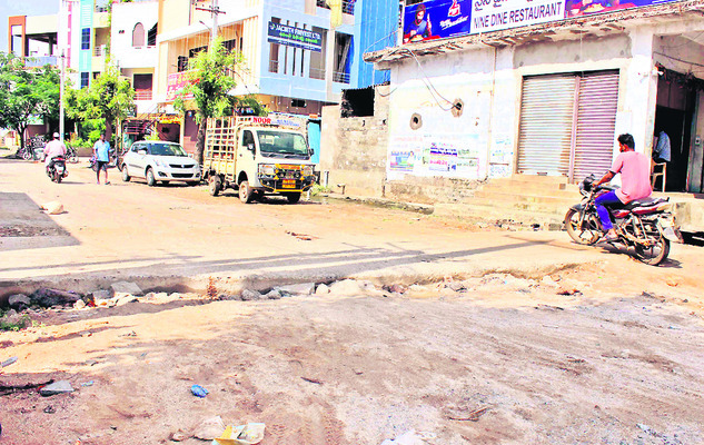 రోడ్లు ఛిద్రం..ప్రయాణం నరకం2