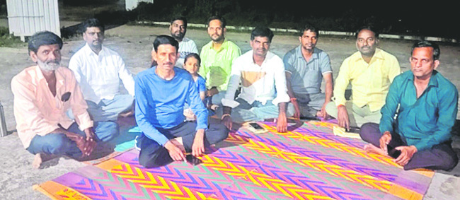 అధైర్యపడొద్దు  అండగా ఉంటాం 
1