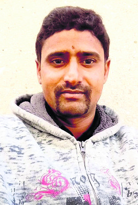 ఎకై ్సజ్ స్టేషన్ ఎదుట యువకుడి ఆత్మహత్యాత్నం 7