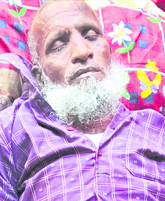 మోంఽథా తుపానుతో రోడ్లు ధ్వంసం   2