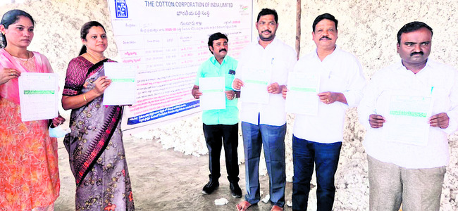 ఆలయ అభివృద్ధికి రూ.3.50 లక్షల విరాళం 2