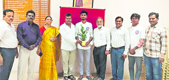 జాతీయస్థాయి అడ్వెంచర్‌ క్యాంపునకు డిగ్రీ విద్యార్థి 
4