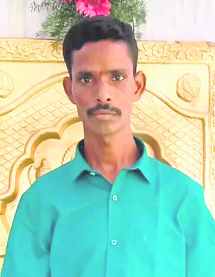 ఎకై ్సజ్ స్టేషన్ ఎదుట యువకుడి ఆత్మహత్యాత్నం 9