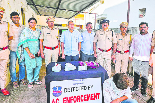 మందుబాబులకు జరిమాన 
1