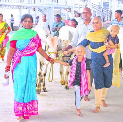 ఎకై ్సజ్ స్టేషన్ ఎదుట యువకుడి ఆత్మహత్యాత్నం 5