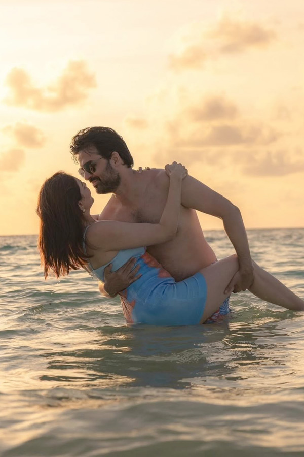 Actress Kajal Aggarwal celebrates five years of marriage with Gautam Kitchlu Photos7