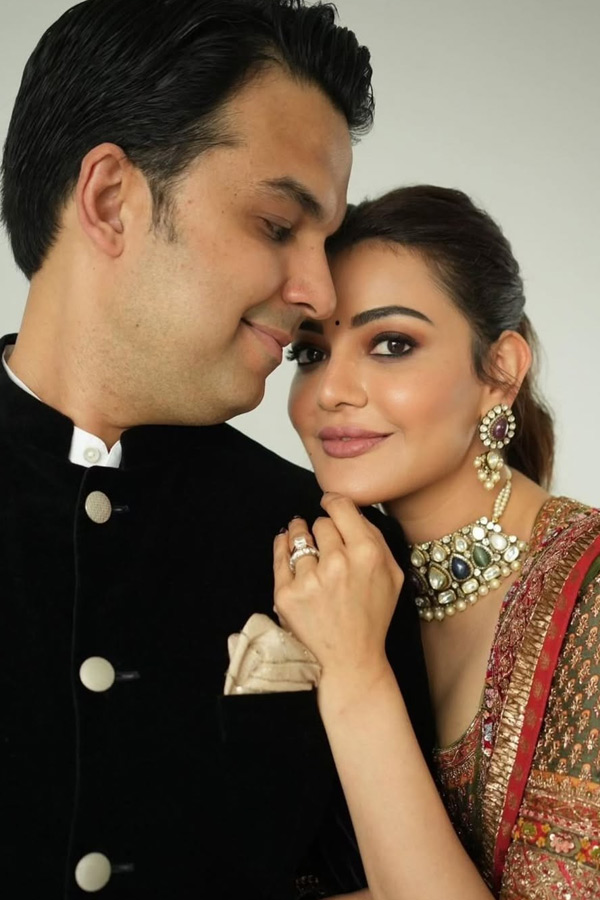 Actress Kajal Aggarwal celebrates five years of marriage with Gautam Kitchlu Photos17