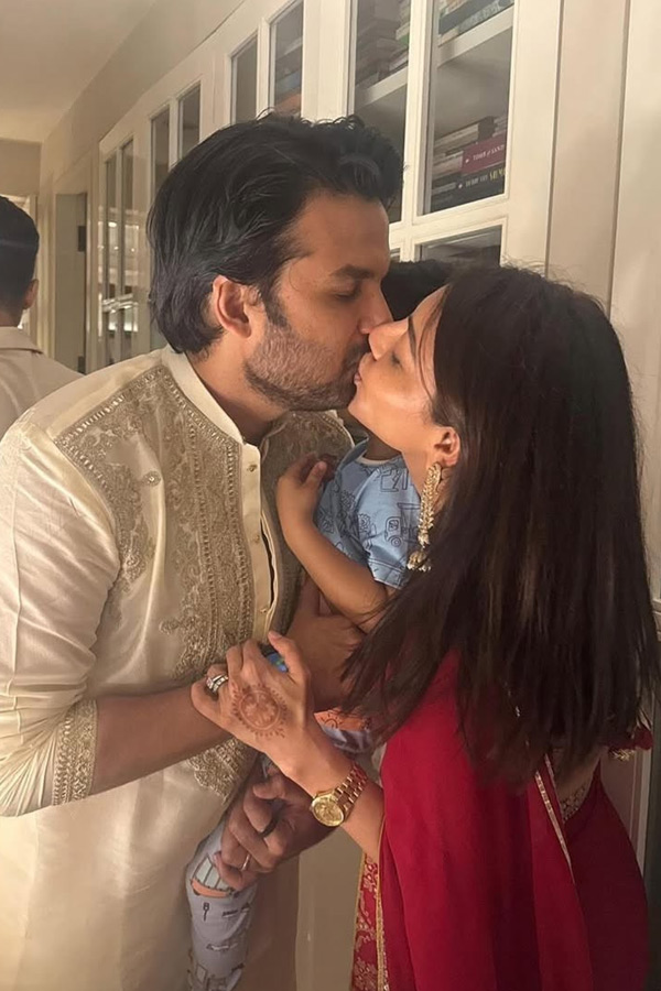 Actress Kajal Aggarwal celebrates five years of marriage with Gautam Kitchlu Photos22