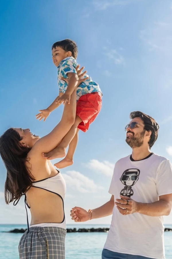 Actress Kajal Aggarwal celebrates five years of marriage with Gautam Kitchlu Photos8