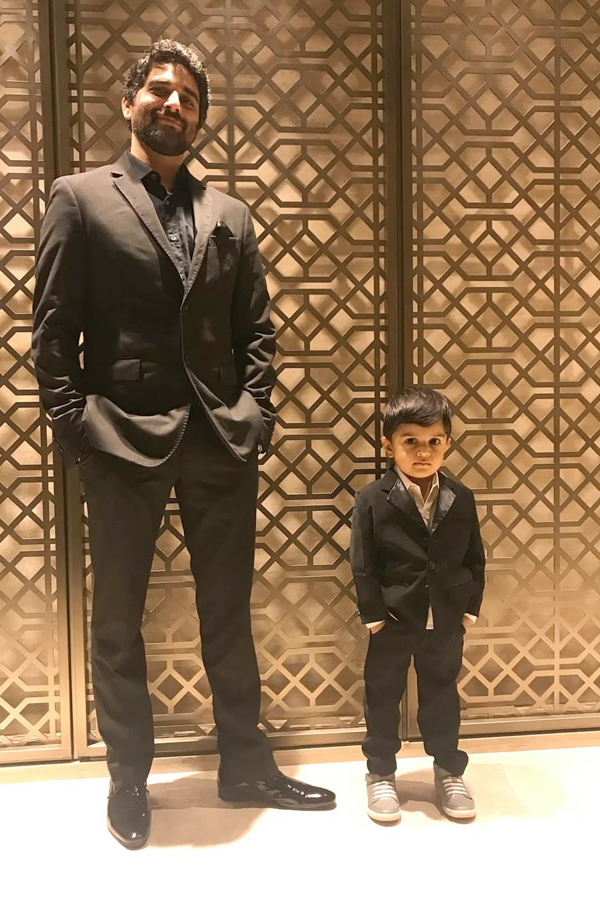 Actress Sameera Reddy Stuns IN VIntage Glamour On Her Husband BirthDay Photos3