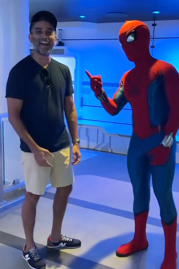 Actress Sameera Reddy Stuns IN VIntage Glamour On Her Husband BirthDay Photos4