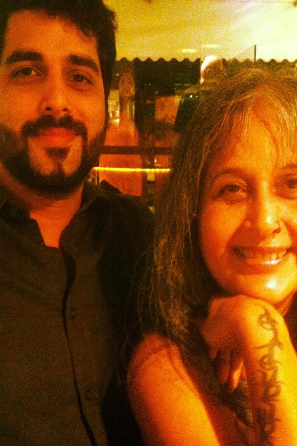 Actress Sameera Reddy Stuns IN VIntage Glamour On Her Husband BirthDay Photos5