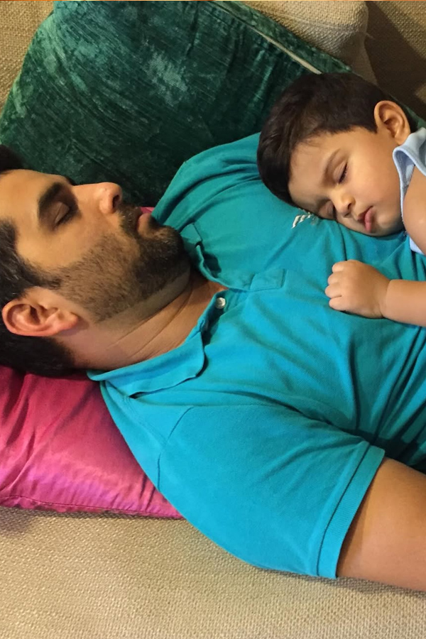 Actress Sameera Reddy Stuns IN VIntage Glamour On Her Husband BirthDay Photos7