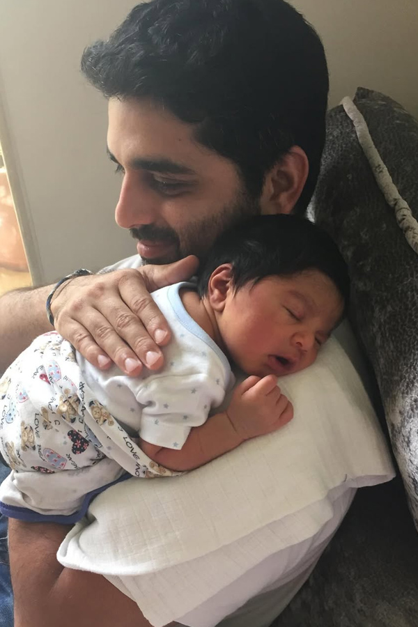 Actress Sameera Reddy Stuns IN VIntage Glamour On Her Husband BirthDay Photos11