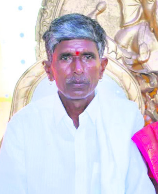 కుటుంబ కలహాలతో  ఉరేసుకుని ఆత్మహత్య1