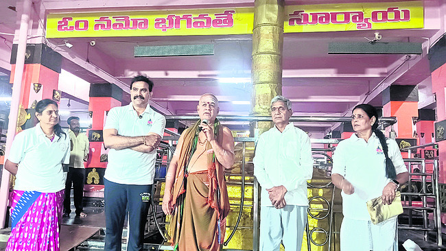 ● ఆదిత్యుని సన్నిధిలో యోగా 1