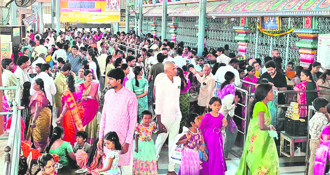 పోరాటాలతోనే సమస్యలు పరిష్కారం 
3