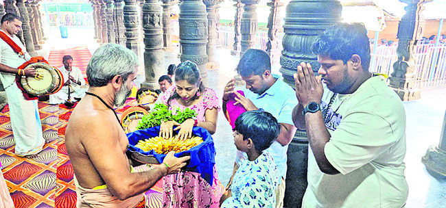 అప్పన్నకు ఘనంగా ఆర్జిత సేవలు 1