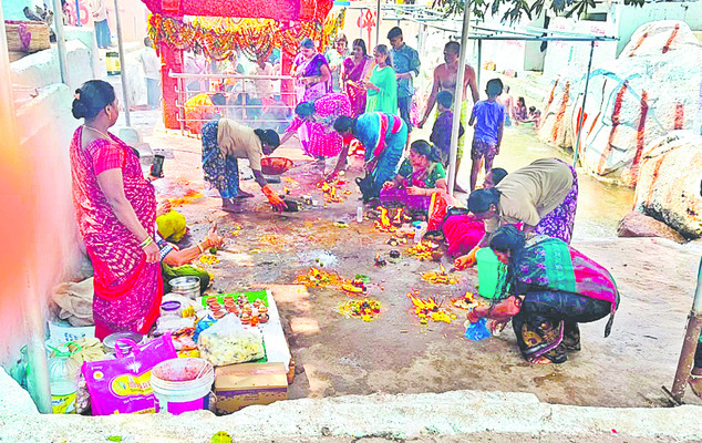 కదలివచ్చి.. మనసారా పూజించి 1