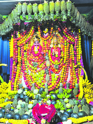 పండ్ల అలంకరణలో తిరుపతమ్మవారు 
2