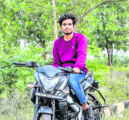 15 రోజులుగా అక్కడే! 1