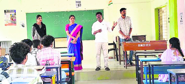 శ్రీకనక దుర్గమ్మతల్లికి విశేష పూజలు1