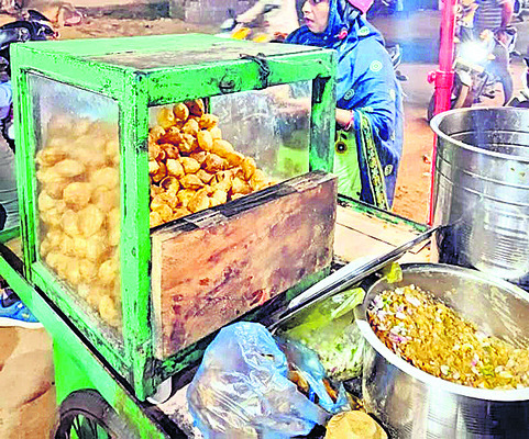 గుప్‌ చుప్‌ అంగడి సముదాయం2