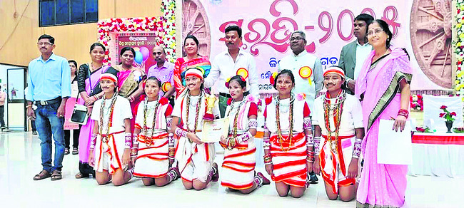 కళా రంగంలో విద్యార్థులు రాణించాలి2