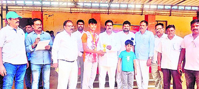 అథ్లెటిక్స్‌ ఓవరాల్‌ చాంపియన్‌గా విశాఖ 2