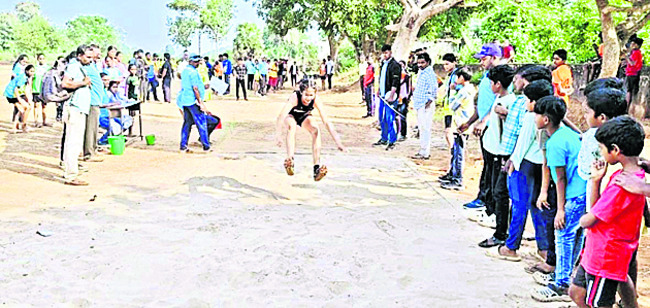 అథ్లెటిక్స్‌ ఓవరాల్‌ చాంపియన్‌గా విశాఖ 1