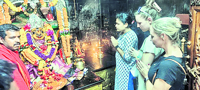 బస్సు ఢీకొని వృద్ధురాలి  మృతి 1