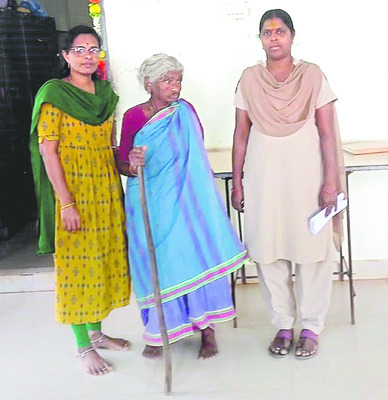 షెల్టర్‌ హోంకు వృద్ధురాలు1