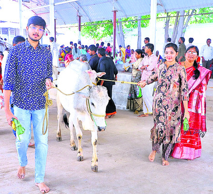 రాజన్న సన్నిధిలో రద్దీ1