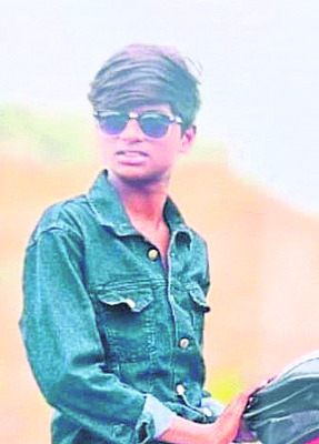 అదుపుతప్పిన బైక్‌.. స్నేహితుల దుర్మరణం1