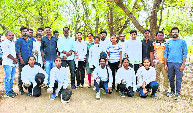 ఫెన్సింగ్‌ పోటీలకు జిల్లా జట్టు సిద్ధం1