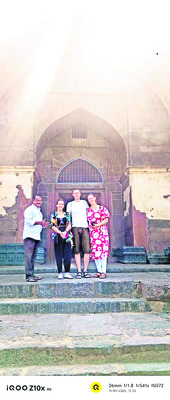 కోటలో పర్యాటకుల సందడి 1