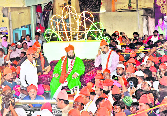 వైభవంగా జులూస్‌ 1