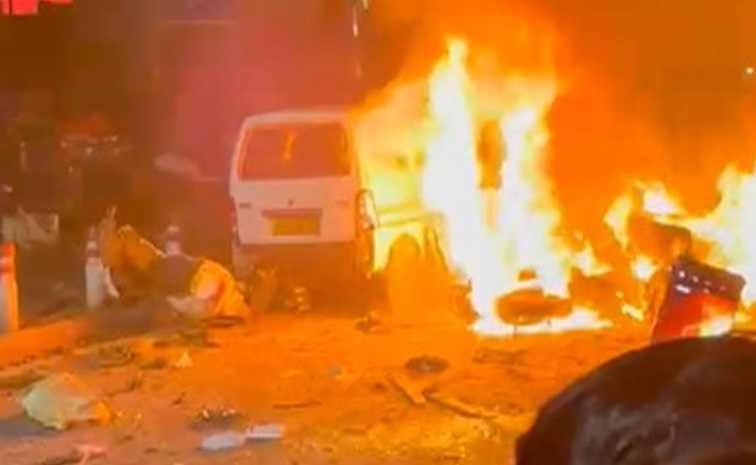 Delhi Car Blast LIVE: Delhi Blast Explosion in Car Near Red Fort Metro Station Photos9