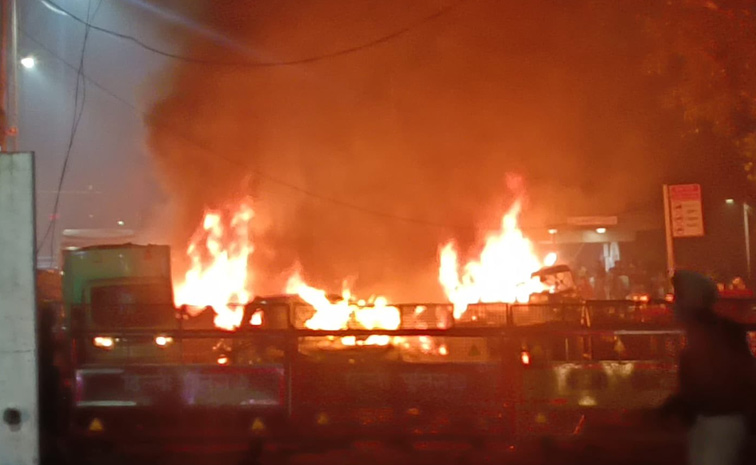 Delhi Car Blast LIVE: Delhi Blast Explosion in Car Near Red Fort Metro Station Photos10