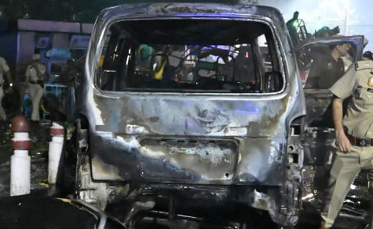 Delhi Car Blast LIVE: Delhi Blast Explosion in Car Near Red Fort Metro Station Photos17