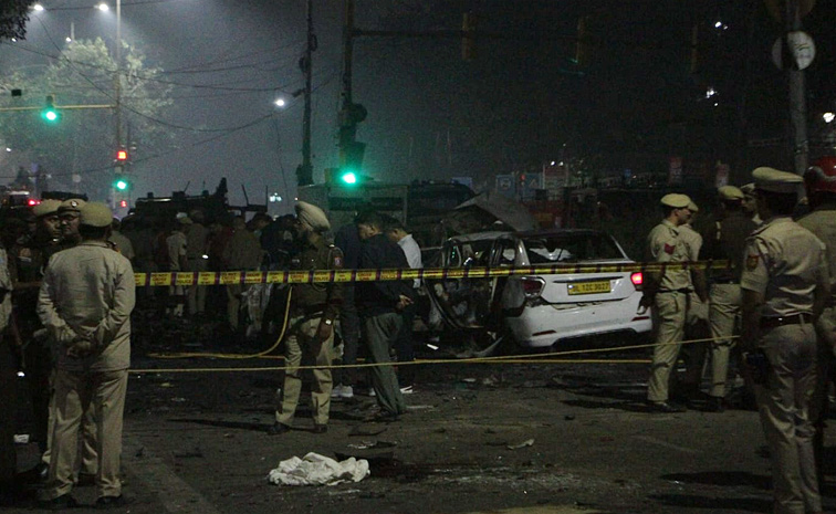 Delhi Car Blast LIVE: Delhi Blast Explosion in Car Near Red Fort Metro Station Photos13