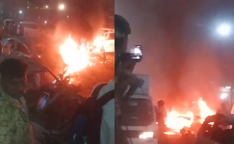 Delhi Car Blast LIVE: Delhi Blast Explosion in Car Near Red Fort Metro Station Photos3