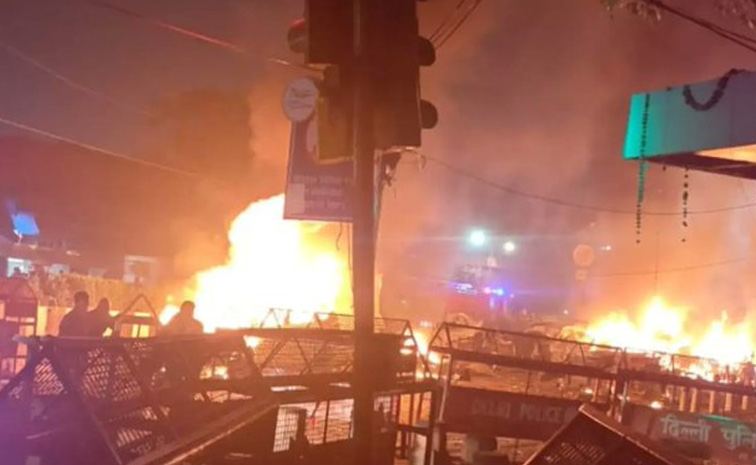 Delhi Car Blast LIVE: Delhi Blast Explosion in Car Near Red Fort Metro Station Photos4