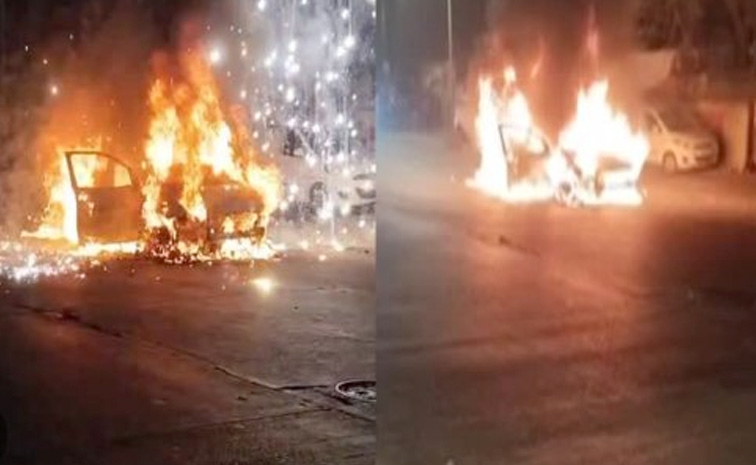 Delhi Car Blast LIVE: Delhi Blast Explosion in Car Near Red Fort Metro Station Photos5